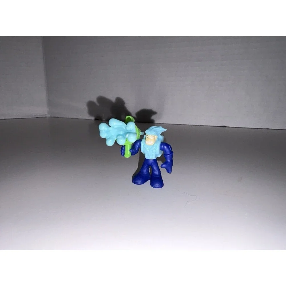 APPLAYDU 2022 Blue Firefighter Action Figure Kinder Joy Surprise Ferrero - RARE